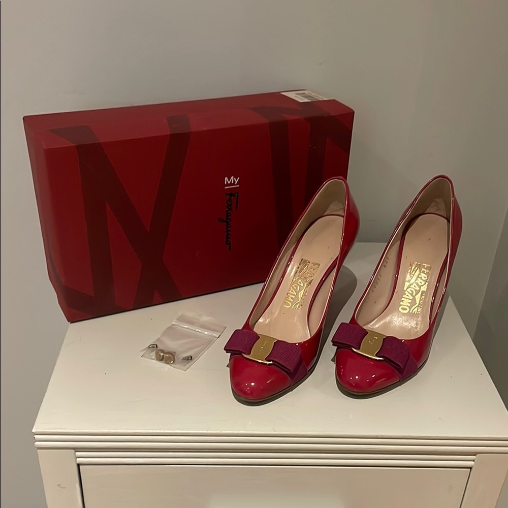 Salvatore Ferragamo Carla Pumps - Size 6.5